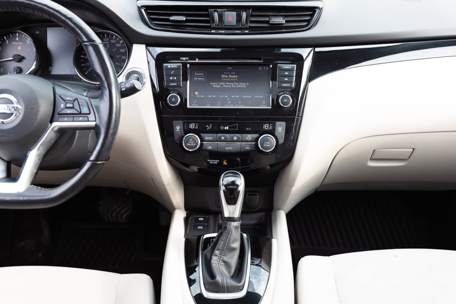 2022 Nissan Qashqai SV FWD CVT-16