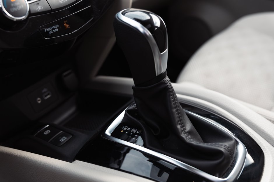 2022 Nissan Qashqai SV FWD CVT-17
