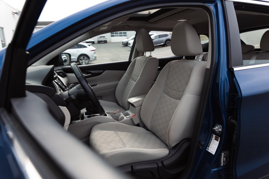 2022 Nissan Qashqai SV FWD CVT-11