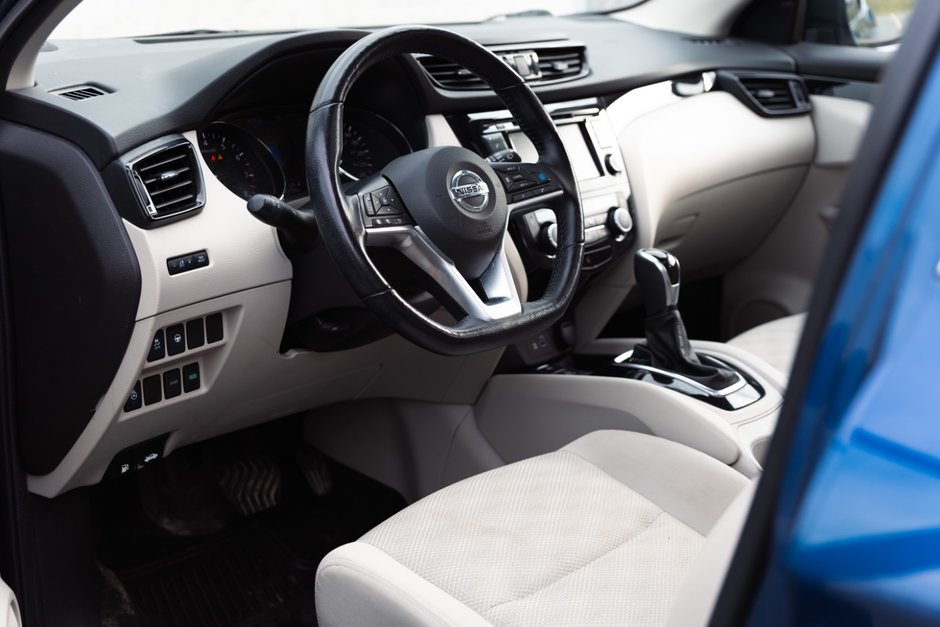 2022 Nissan Qashqai SV FWD CVT-12