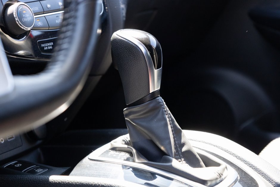 2022 Nissan Qashqai SV AWD CVT-16