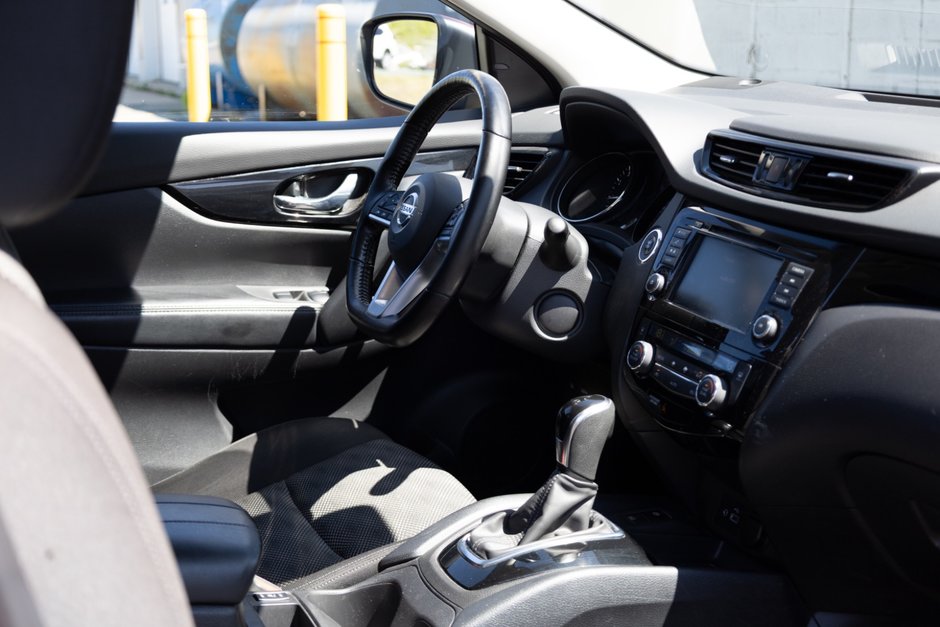 2022 Nissan Qashqai SV AWD CVT-19