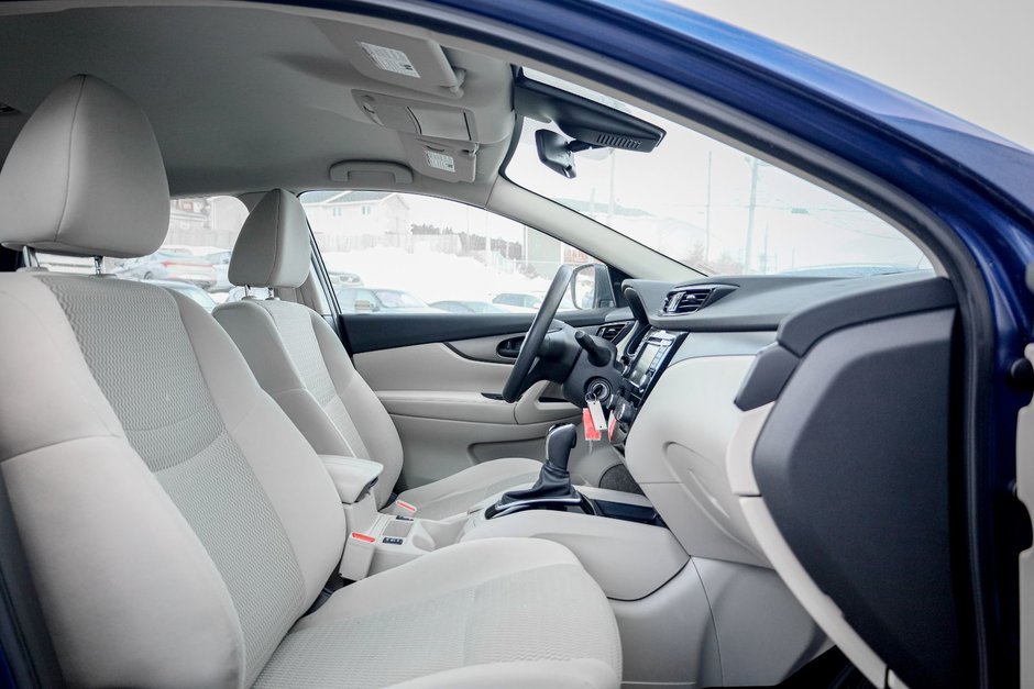 2023 Nissan Qashqai S-17