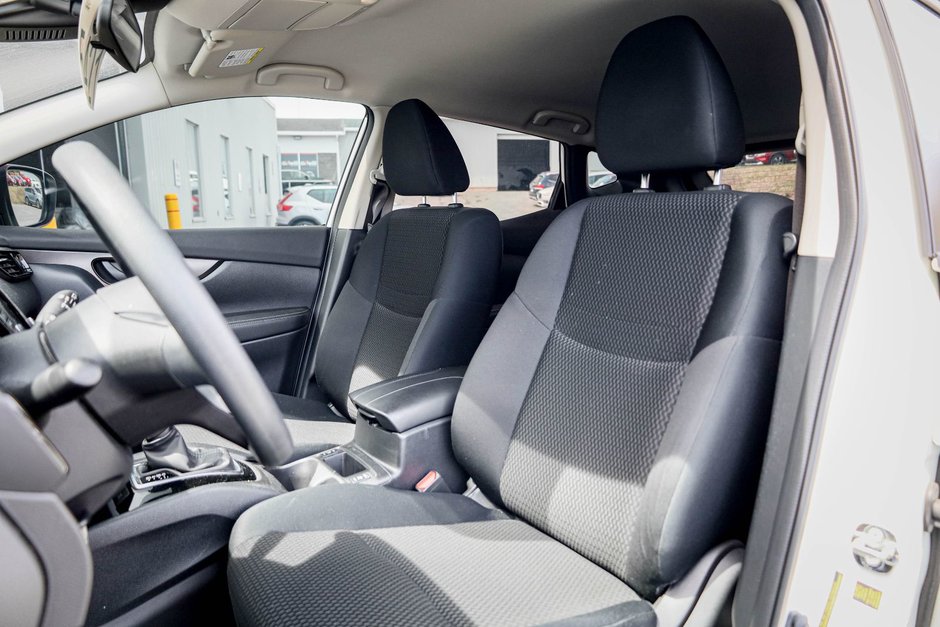 2023 Nissan Qashqai S-10