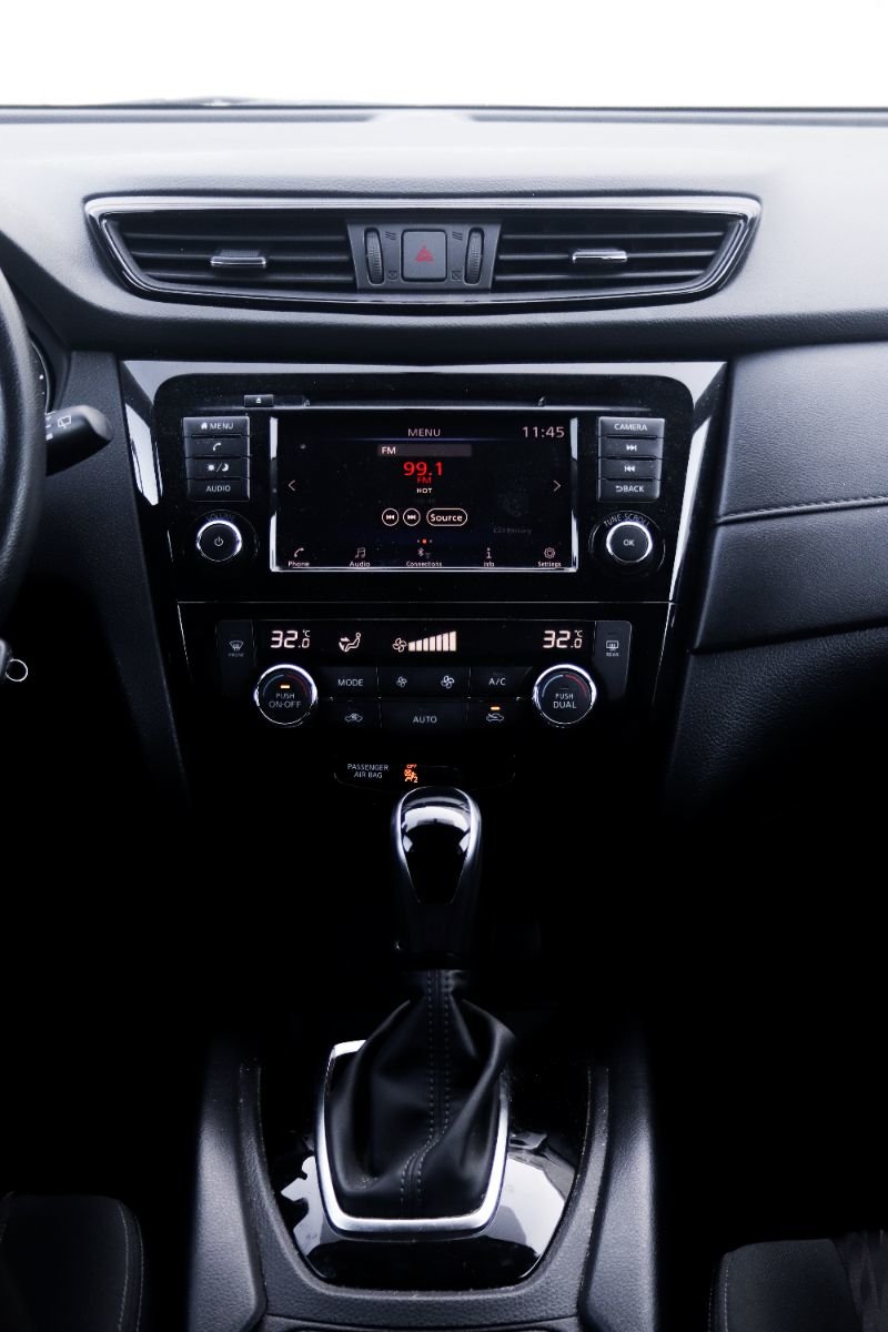 2020 Nissan Rogue S-17