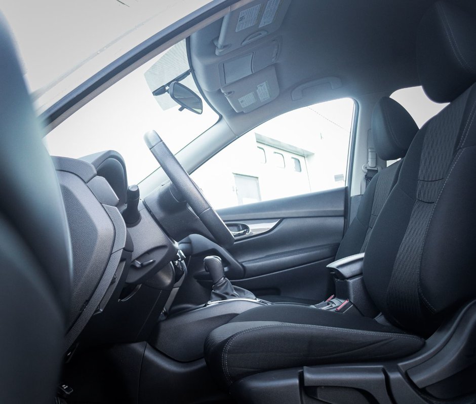 2020 Nissan Rogue S-11