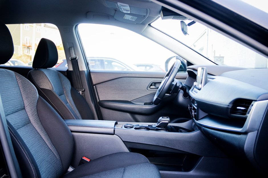 2021 Nissan Rogue S-24