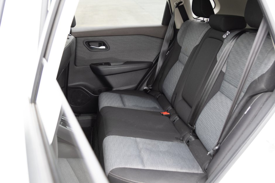 2022 Nissan Rogue SV AWD CVT (2)-25