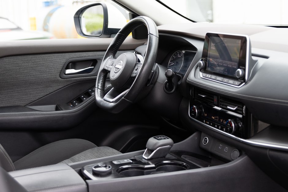 2022 Nissan Rogue SV AWD CVT (2)-24