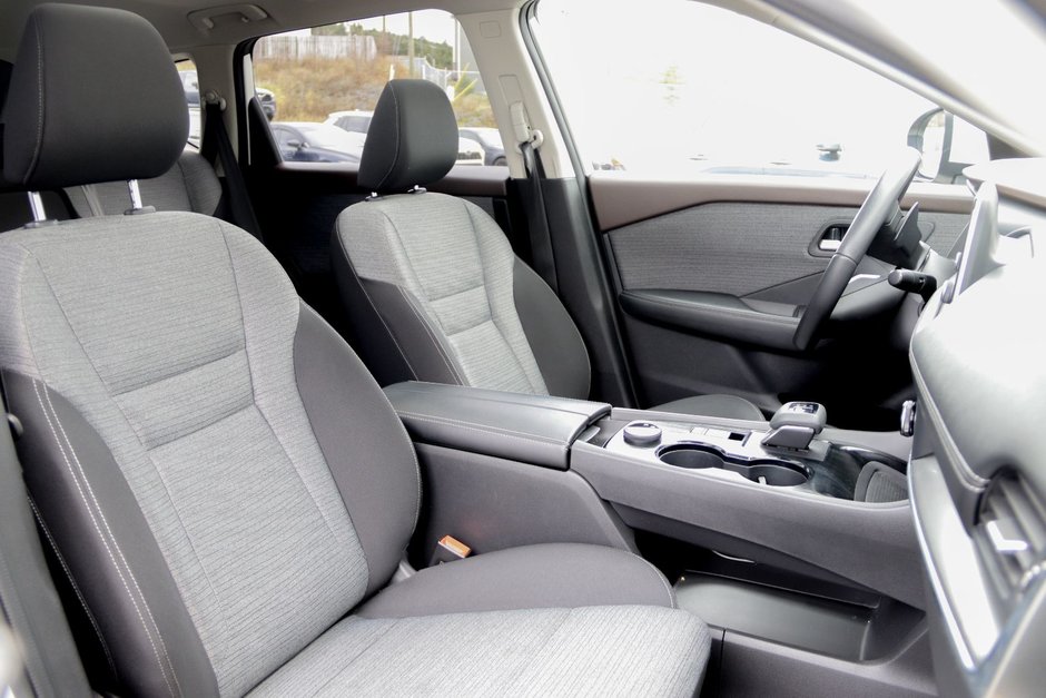 2023 Nissan Rogue SV Moonroof-23