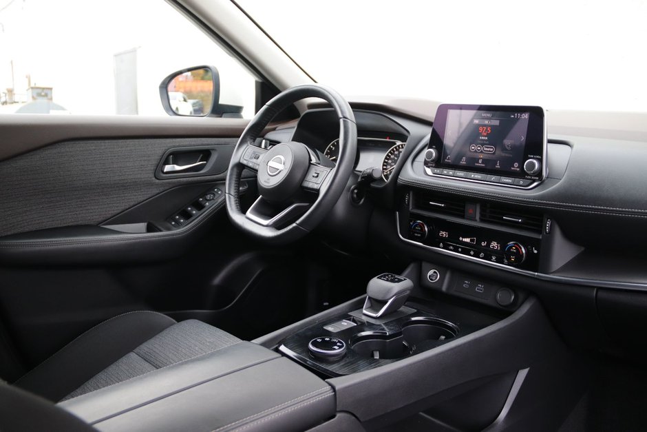 2023 Nissan Rogue SV Moonroof-24