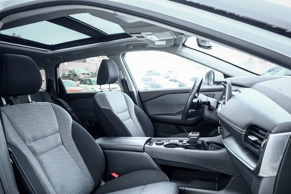 2023 Nissan Rogue SV Moonroof-18