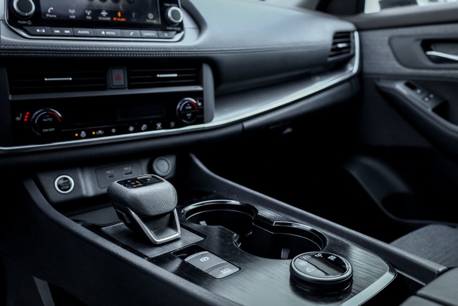 2023 Nissan Rogue SV Moonroof-14