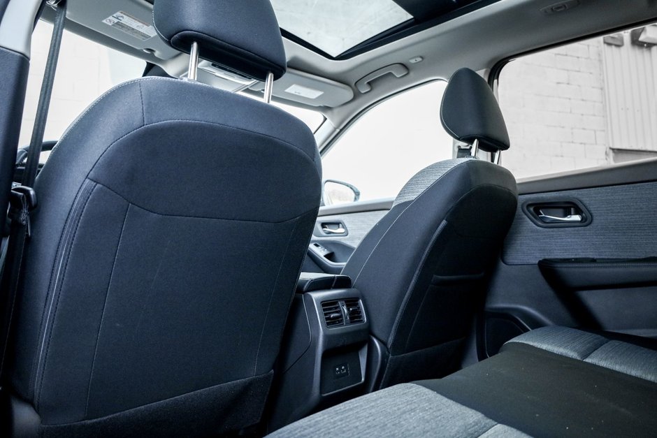 2023 Nissan Rogue SV Moonroof-21
