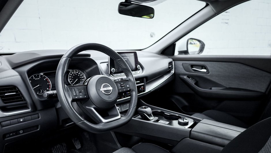 2023 Nissan Rogue SV Moonroof-12