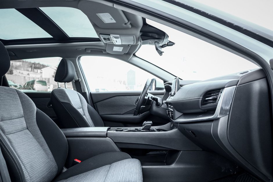 2023 Nissan Rogue SV Moonroof-19