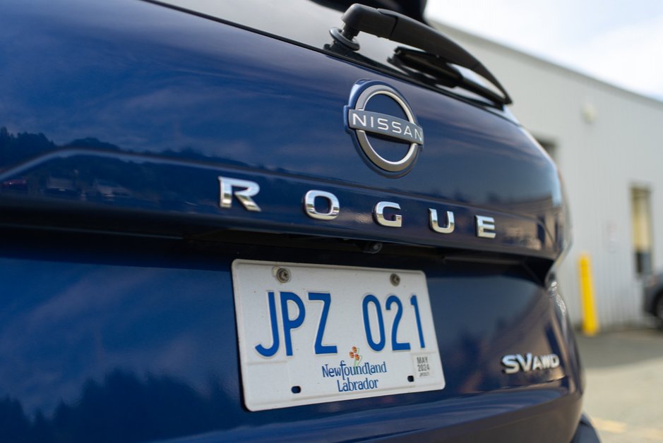 2023 Nissan Rogue SV Moonroof-9