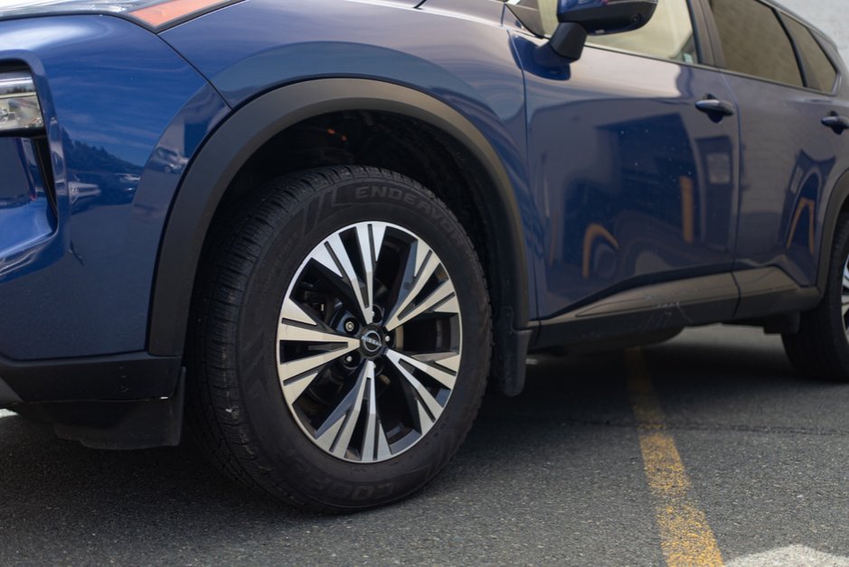 2023 Nissan Rogue SV Moonroof-3