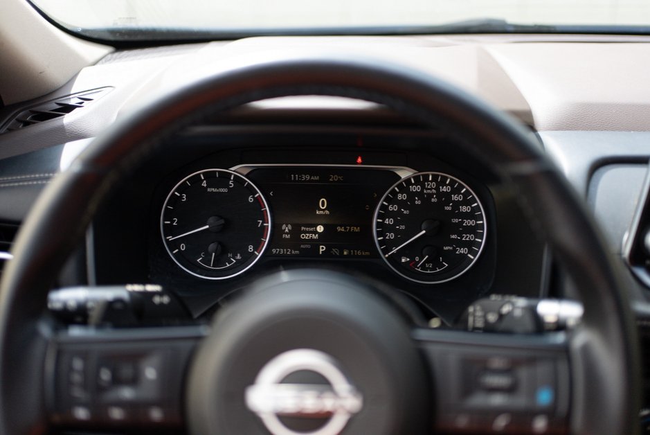 2023 Nissan Rogue SV Moonroof-5