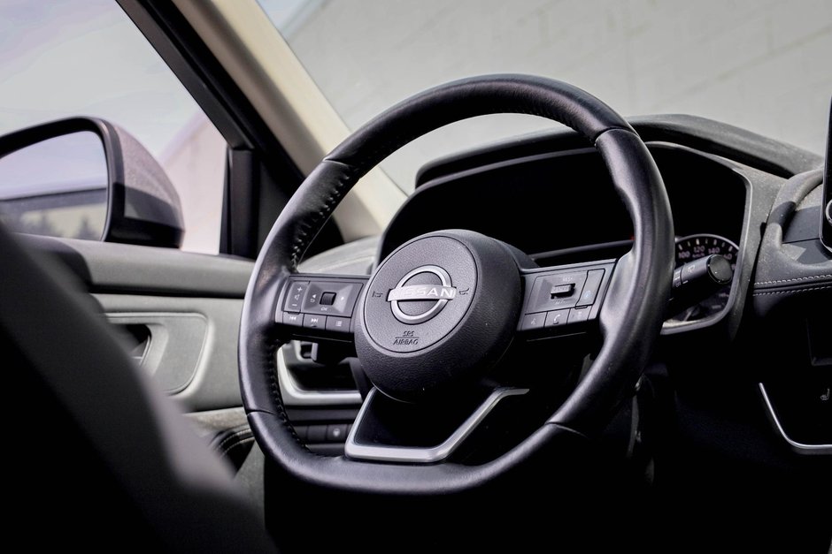 2024 Nissan Rogue SV Moonroof-12