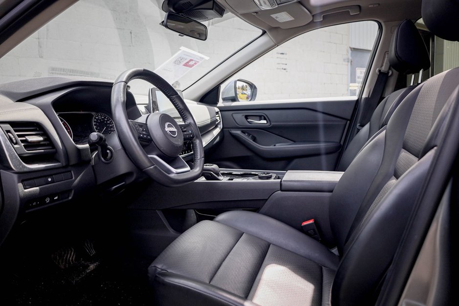 2024 Nissan Rogue SV Moonroof-8