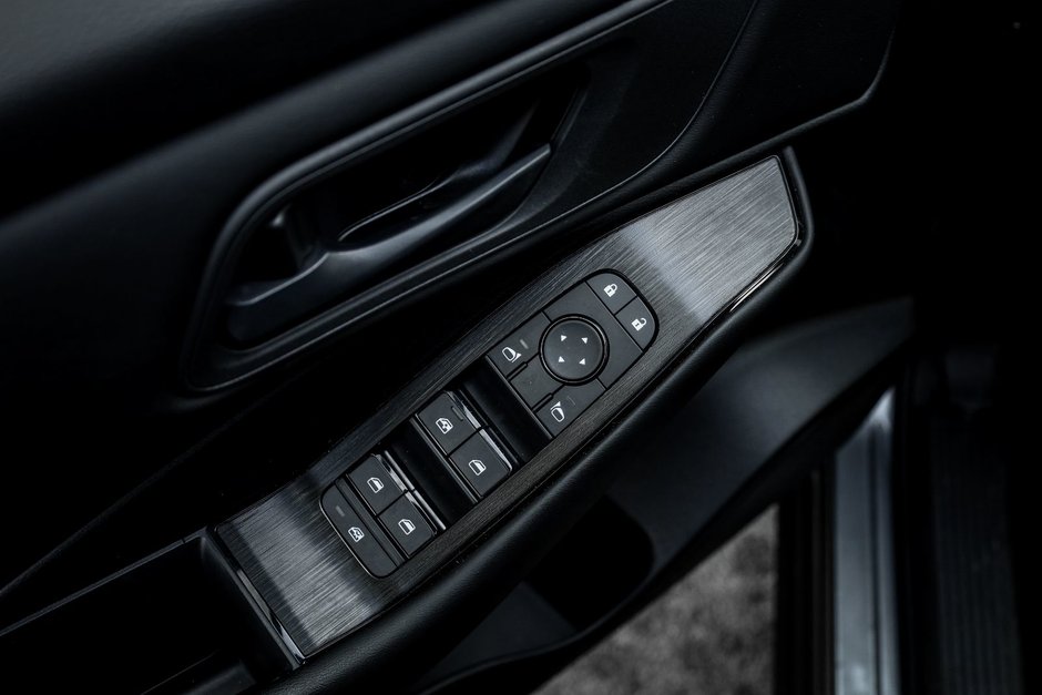 2025 Nissan Rogue S-12