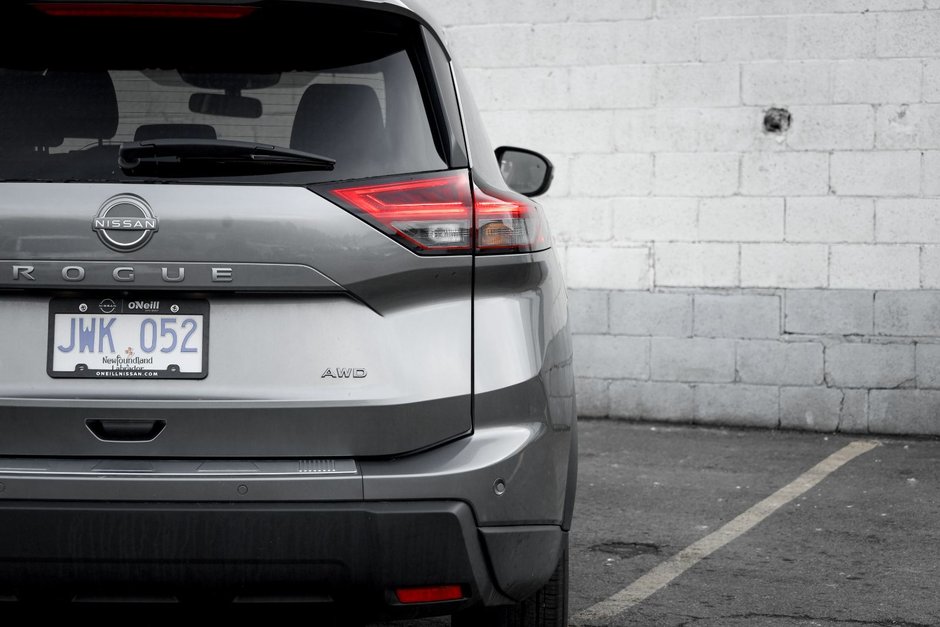 2025 Nissan Rogue S-8
