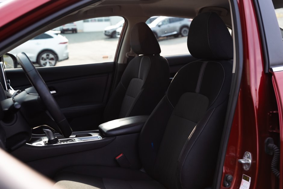 2022 Nissan Sentra SV CVT-12