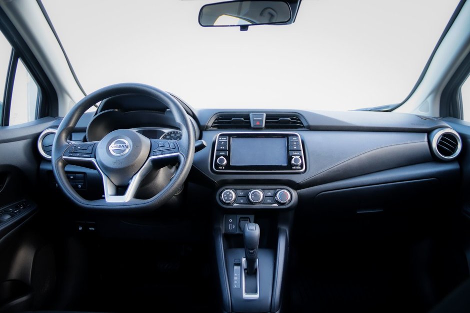 2022 Nissan Versa S-18