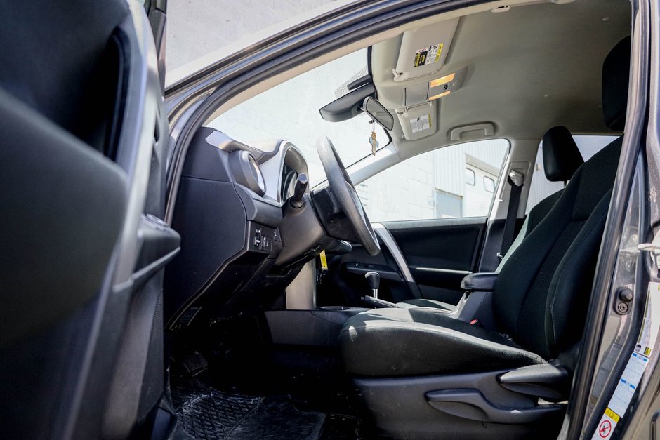 2018 Toyota RAV4 LE-8
