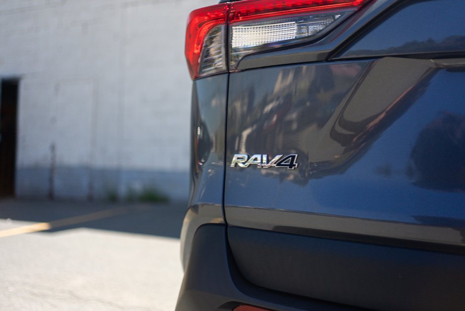 2021 Toyota RAV4 LE-8