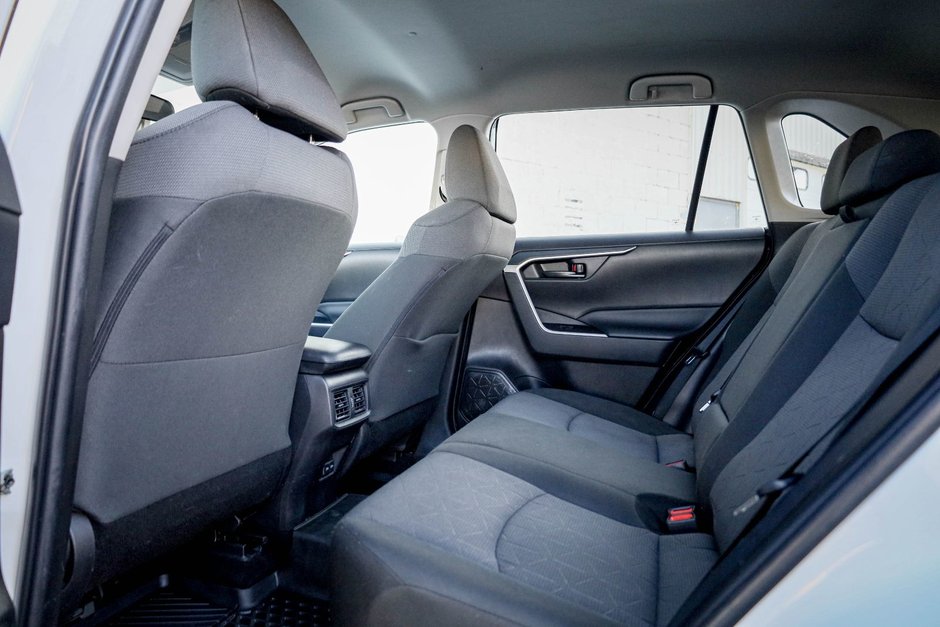 2022 Toyota RAV4 LE-14