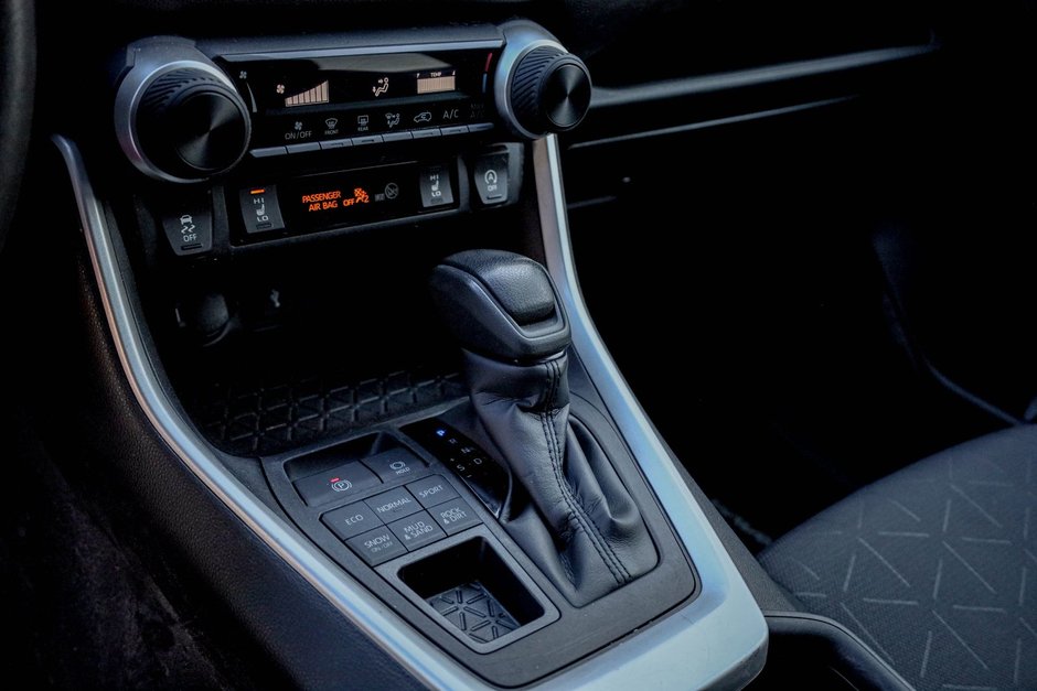 2022 Toyota RAV4 LE-12