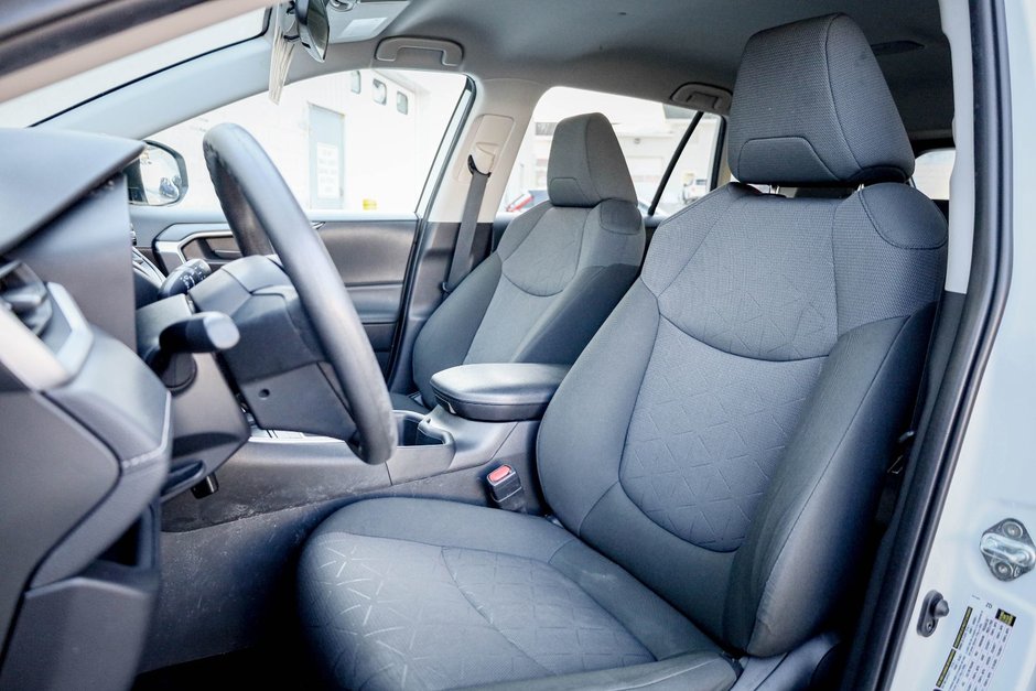 2022 Toyota RAV4 LE-11