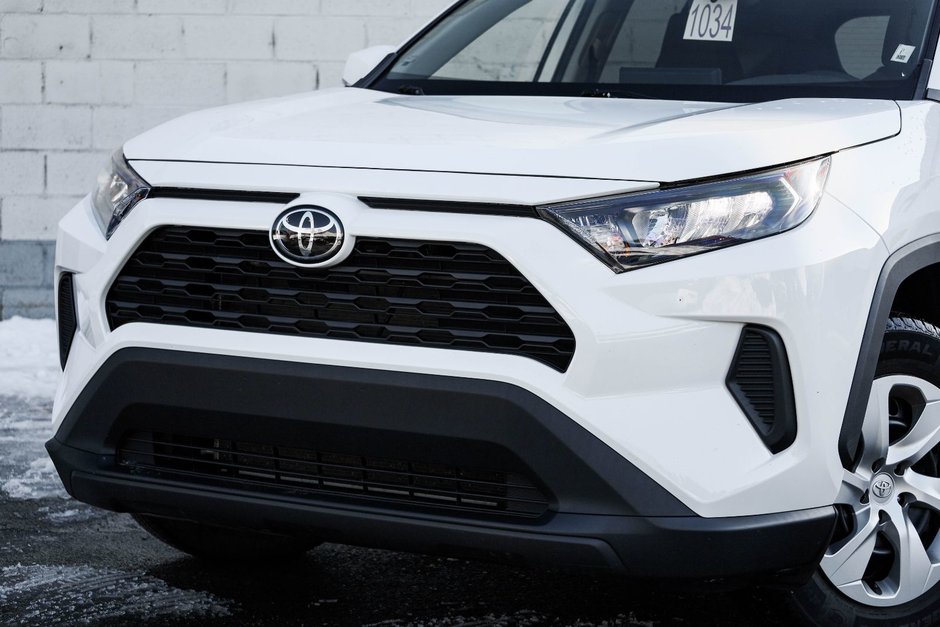 2022 Toyota RAV4 LE-2