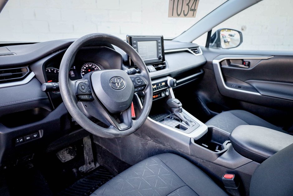 2022 Toyota RAV4 LE-10