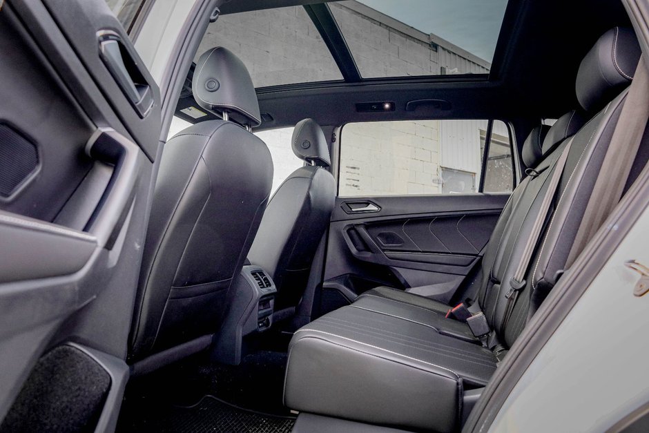 2024 Volkswagen Tiguan Comfortline R-Line Black Edition-8