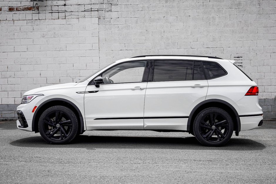 2024 Volkswagen Tiguan Comfortline R-Line Black Edition-0