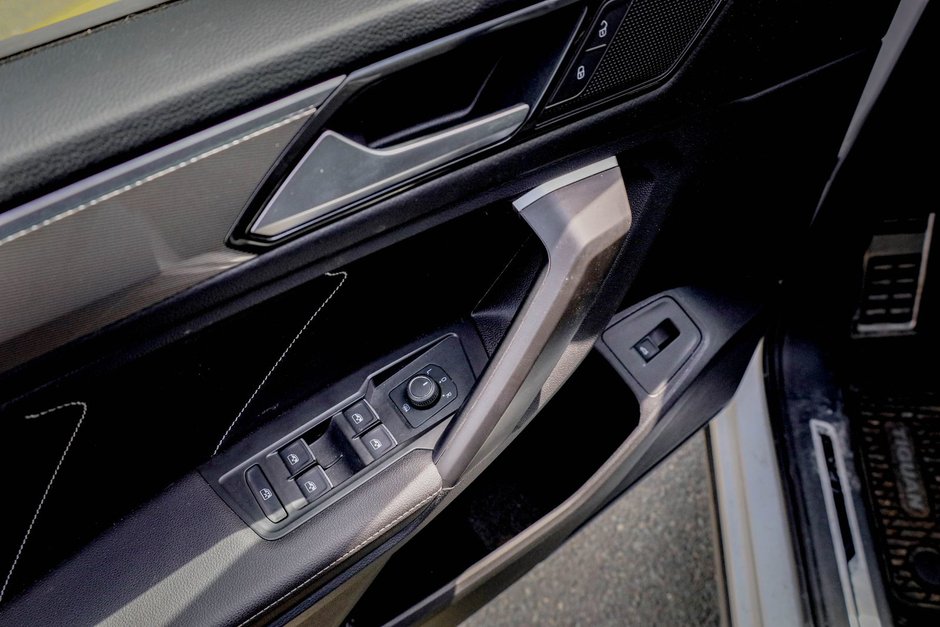 2024 Volkswagen Tiguan Comfortline R-Line Black Edition-11