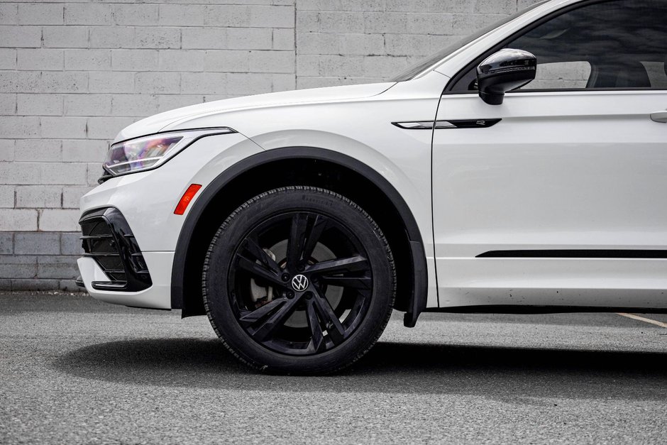 2024 Volkswagen Tiguan Comfortline R-Line Black Edition-1