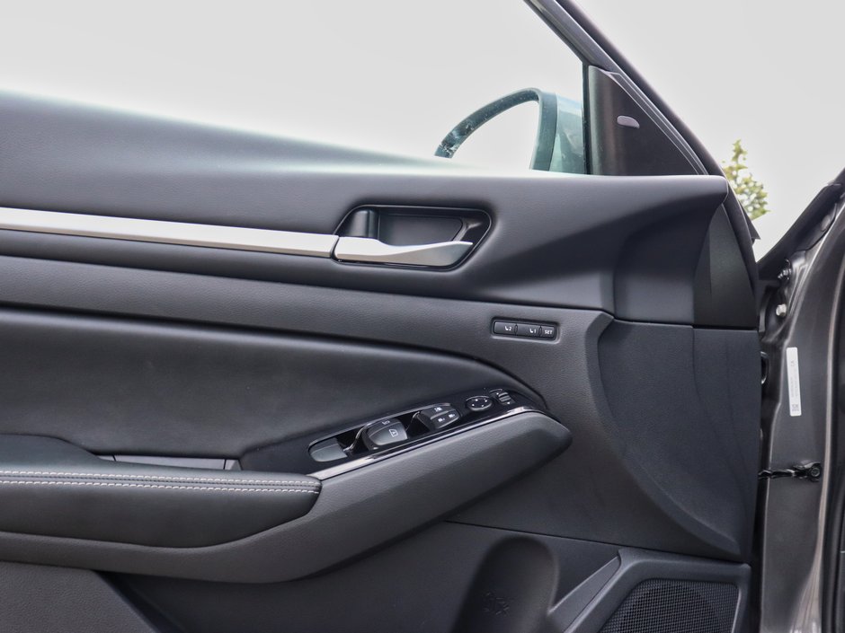 2024 Nissan Altima Platinum-6