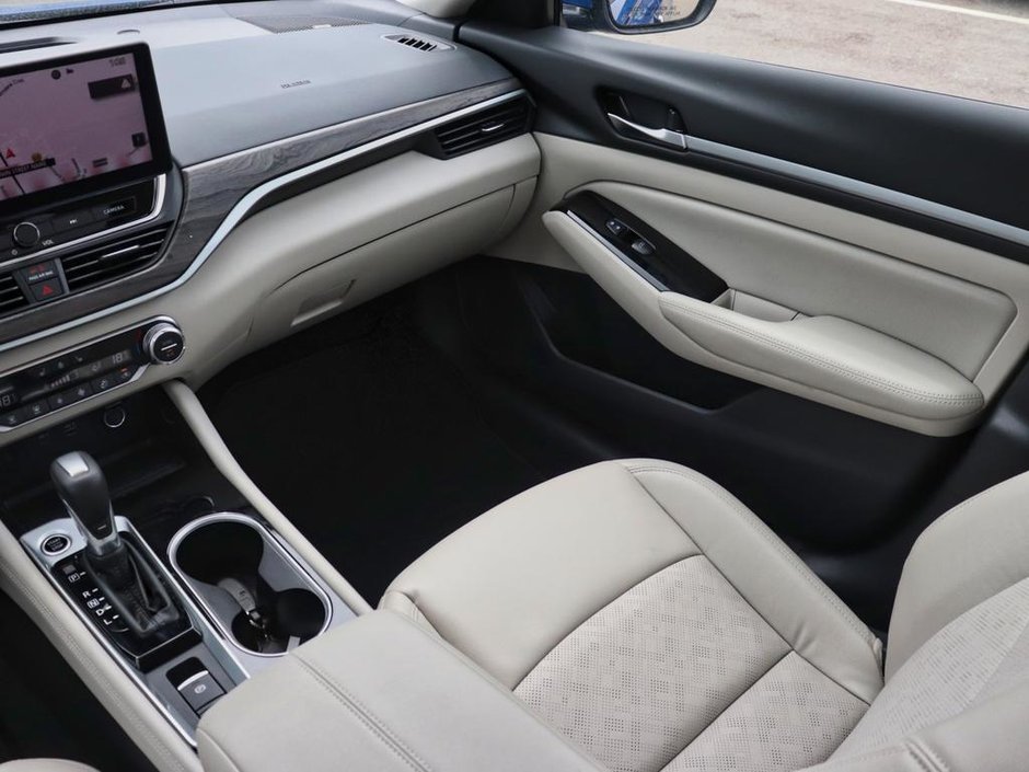 2025 Nissan Altima Platinum-14