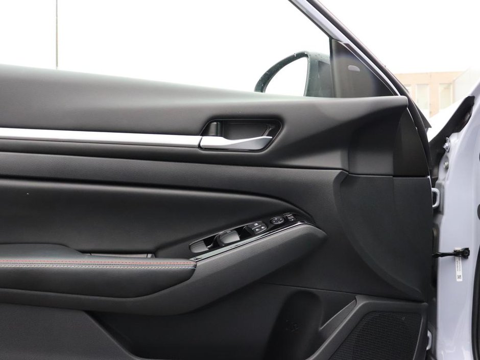 2025 Nissan Altima SR-5