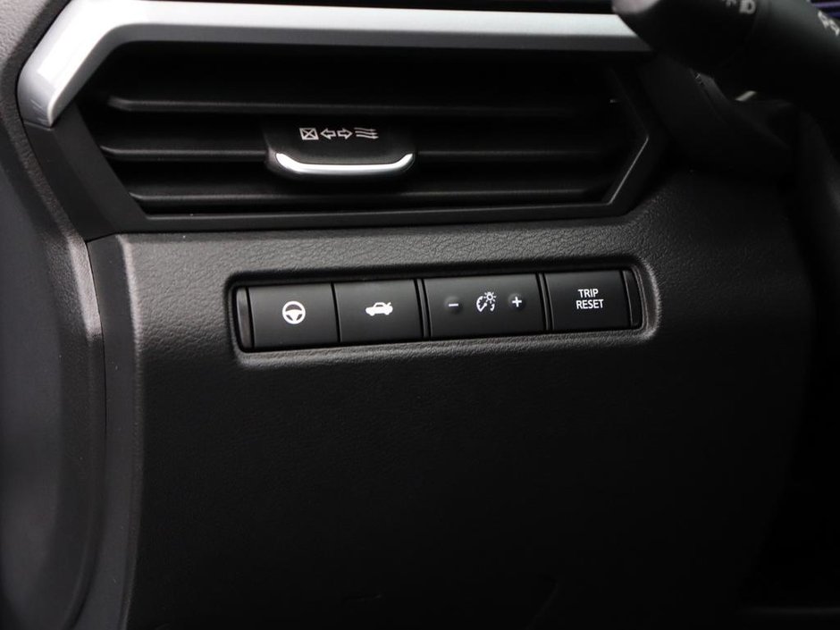 2025 Nissan Altima SR-8