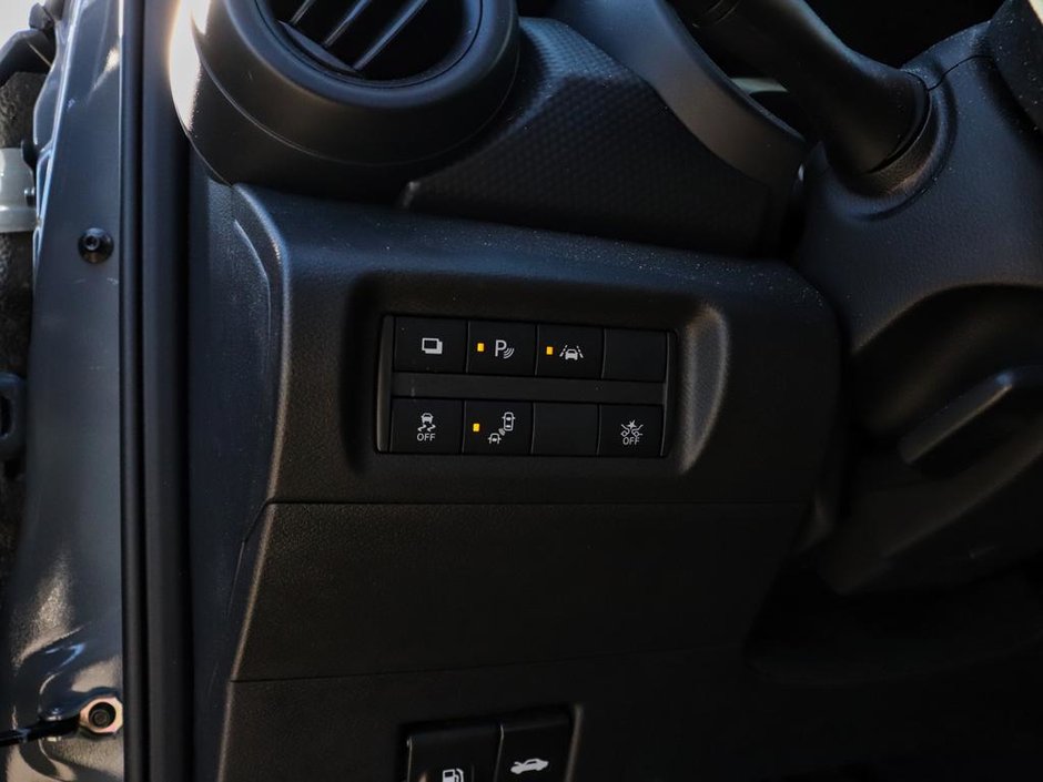 2025 Nissan Kicks Play S-8