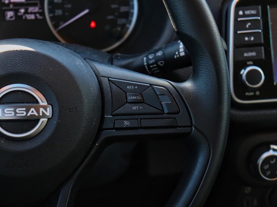 2025 Nissan Kicks Play S-11