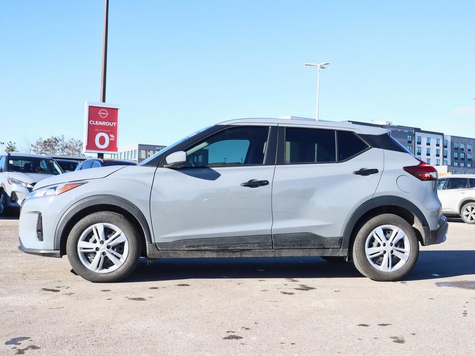 2025 Nissan Kicks Play S-4