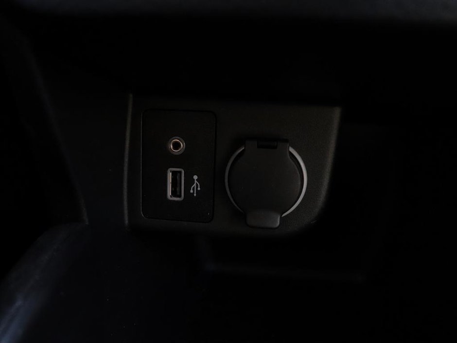 2025 Nissan Kicks Play S-23