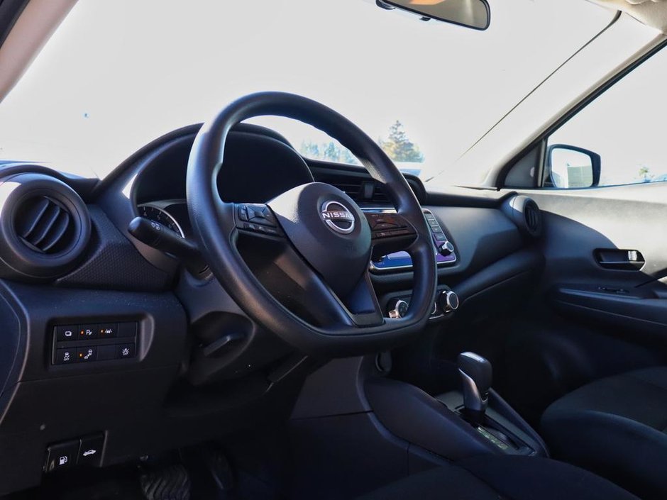 2025 Nissan Kicks Play S-6