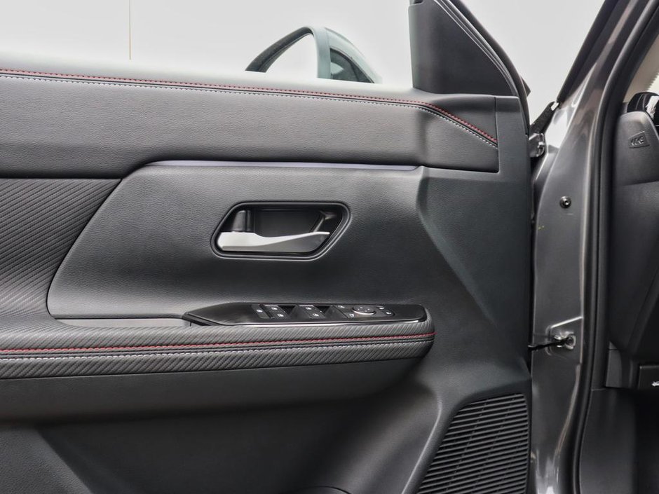 2025 Nissan Kicks SR-5